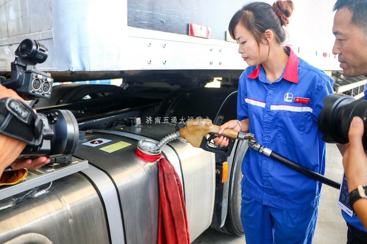 司機(jī):我們都跳著換 為啥重卡還12擋起？
